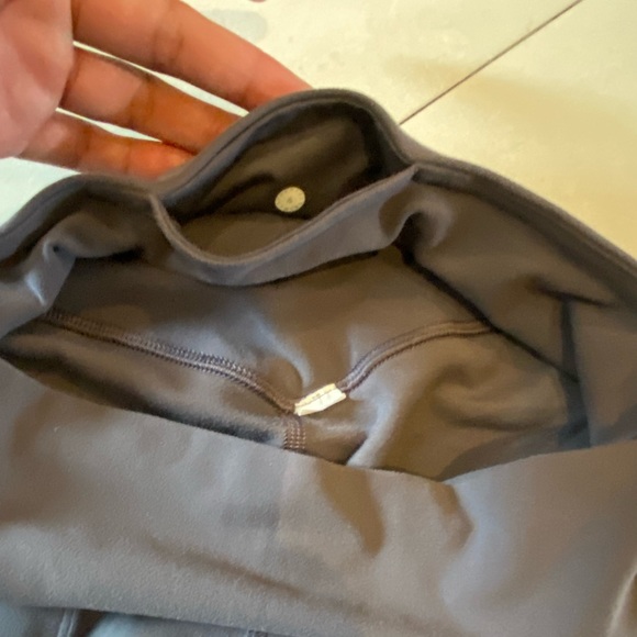 Lululemon crop leggings size 4 - Picture 5 of 9